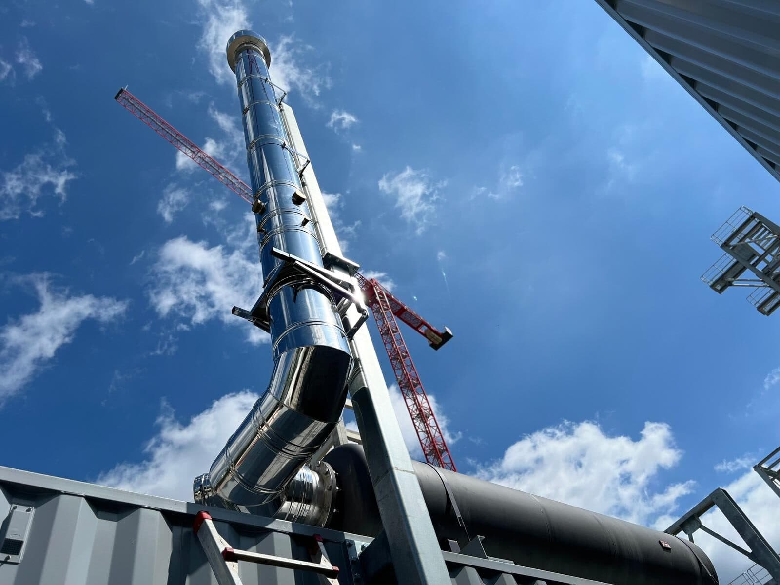 Edelstahlschornstein Montage – MR-Schornsteinbau